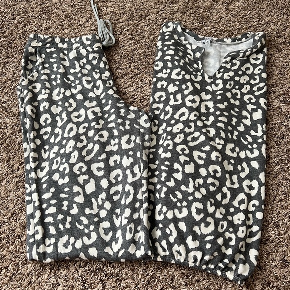 Lounge Set - Picture 5 of 6